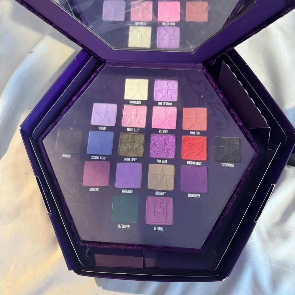 Jeffree Star Blood Lust eyeshadow Palette